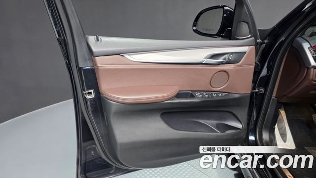 BMW X5 2018 — photo 14