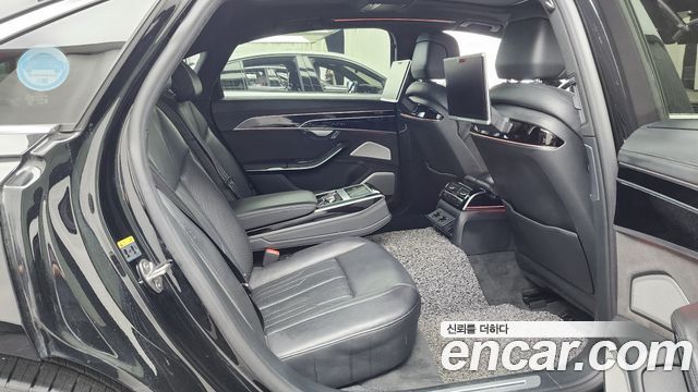 Audi A8 2020 — photo 12