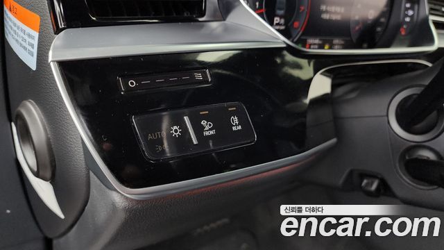 Audi A8 2020 — photo 16