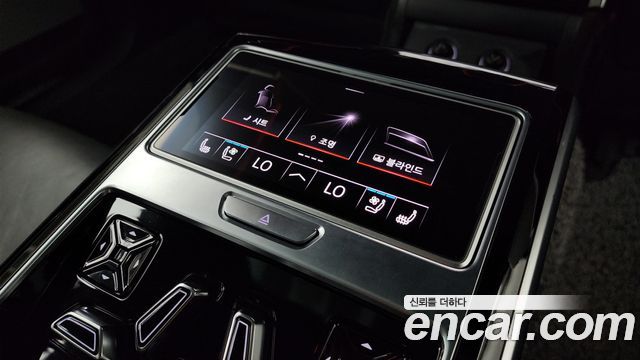 Audi A8 2020 — photo 19