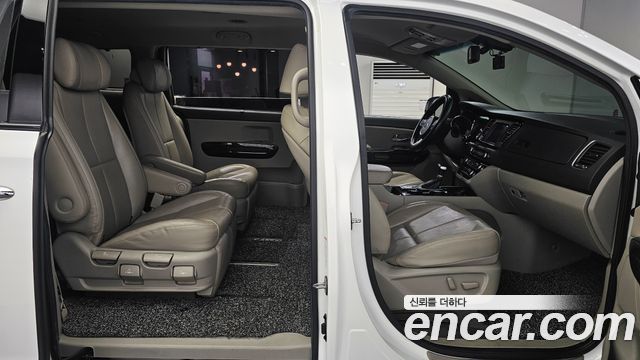 Kia Canival 2020 — photo 16