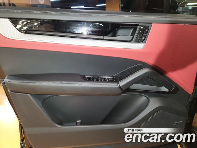 Porsche Cayenne 2025 — photo 13