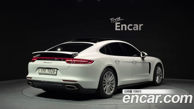 Porsche Panamera 2018 — photo 2