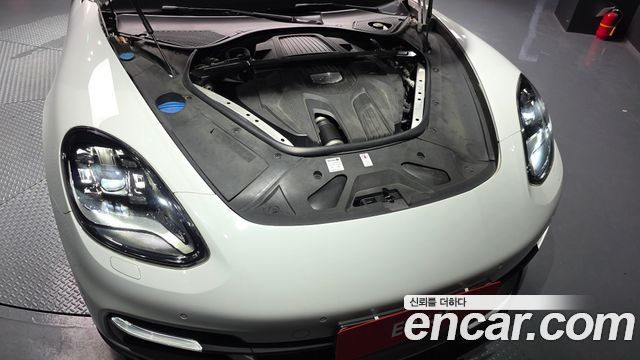 Porsche Panamera 2018 — photo 6