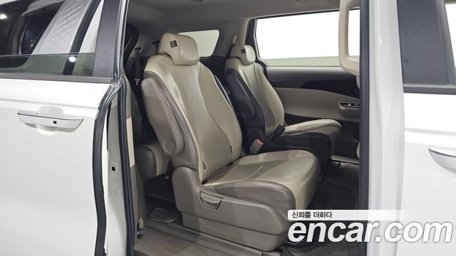 Kia Canival 2021 — photo 17