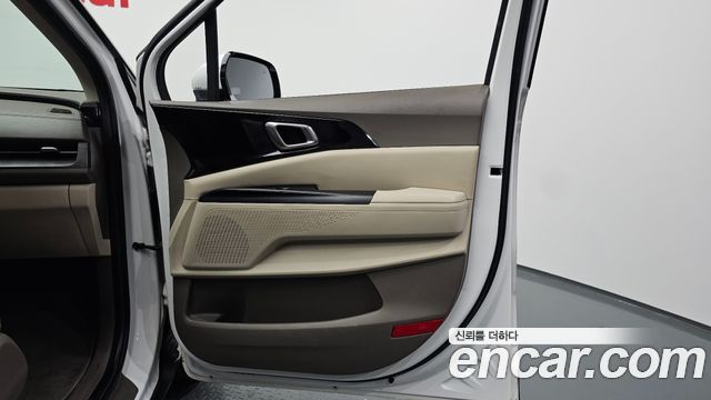 Kia Canival 2021 — photo 15