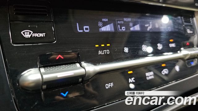 Kia Canival 2021 — photo 29