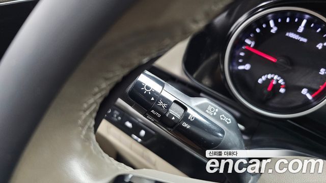 Kia Canival 2021 — photo 31