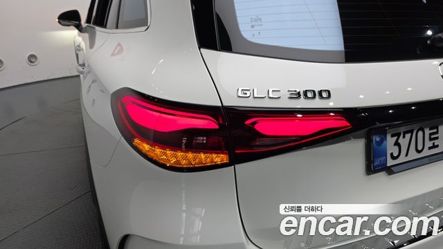 Mercedes-Benz GLC-Class 2025 — photo 9