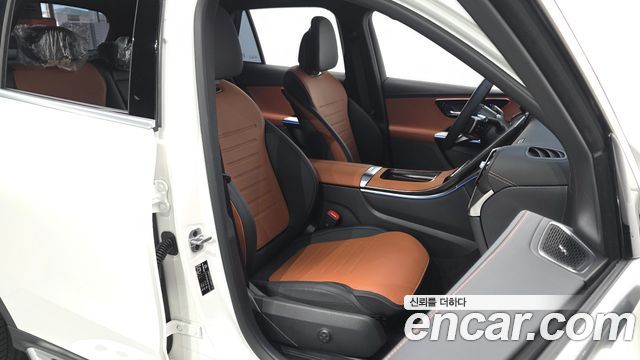 Mercedes-Benz GLC-Class 2025 — photo 16