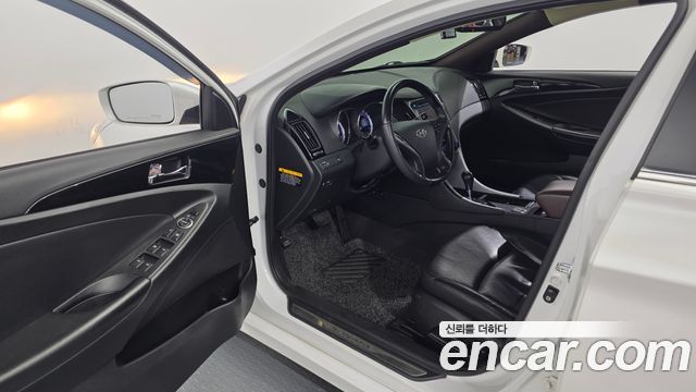 Hyundai Sonata 2011 — photo 10