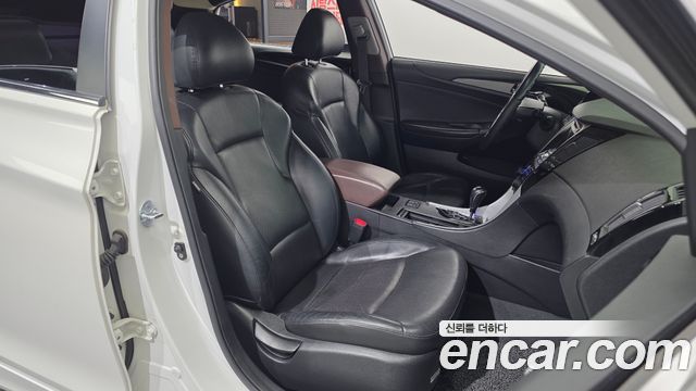 Hyundai Sonata 2011 — photo 12