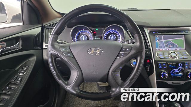 Hyundai Sonata 2011 — photo 13