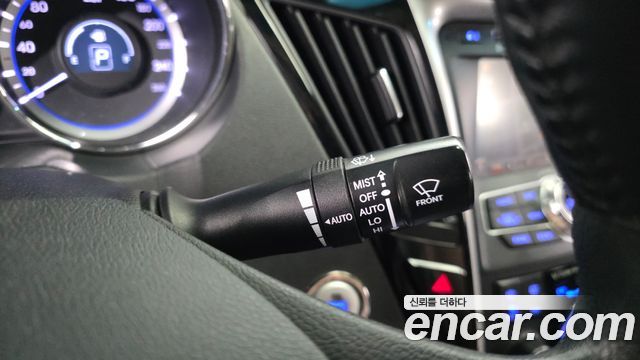 Hyundai Sonata 2011 — photo 17