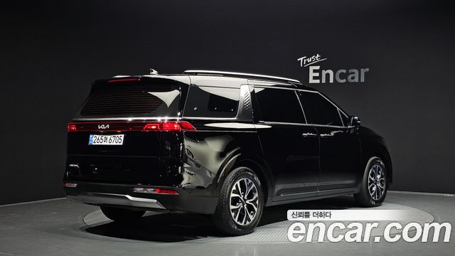 Kia Canival 2023 — photo 2