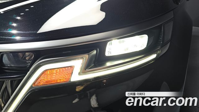 Kia Canival 2023 — photo 8