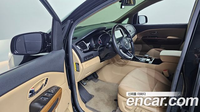 Kia Canival 2018 — photo 10