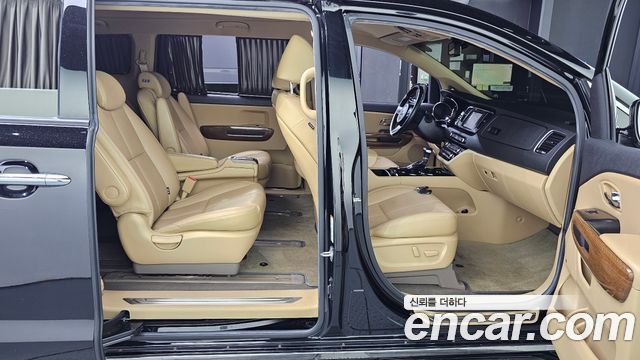 Kia Canival 2018 — photo 12