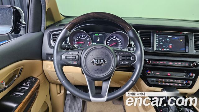 Kia Canival 2018 — photo 13