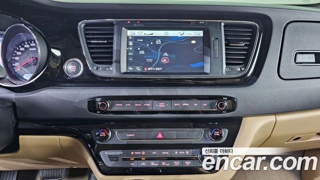 Kia Canival 2018 — photo 14