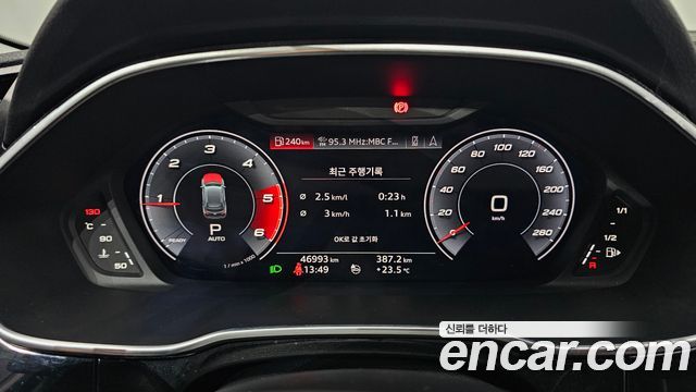 Audi Q3 2020 — photo 11