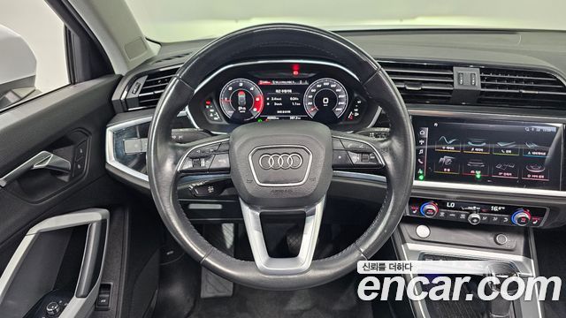 Audi Q3 2020 — photo 21