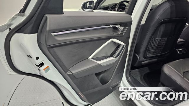Audi Q3 2020 — photo 15