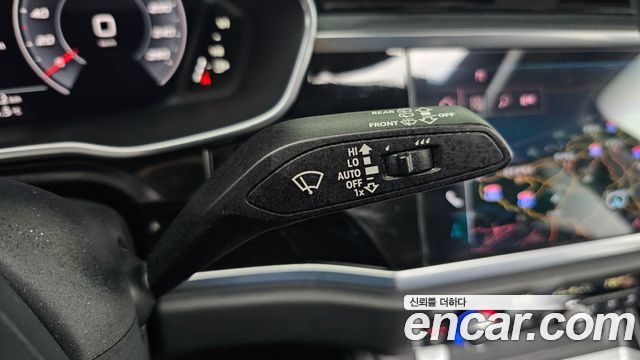 Audi Q3 2020 — photo 27