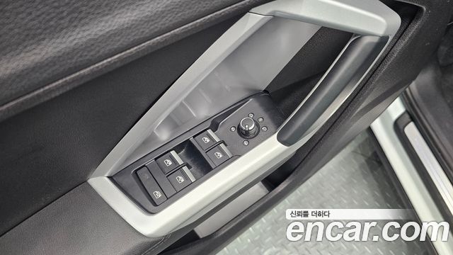 Audi Q3 2020 — photo 28