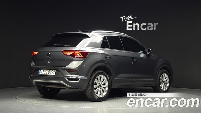 Volkswagen T-Roc 2021 — photo 2