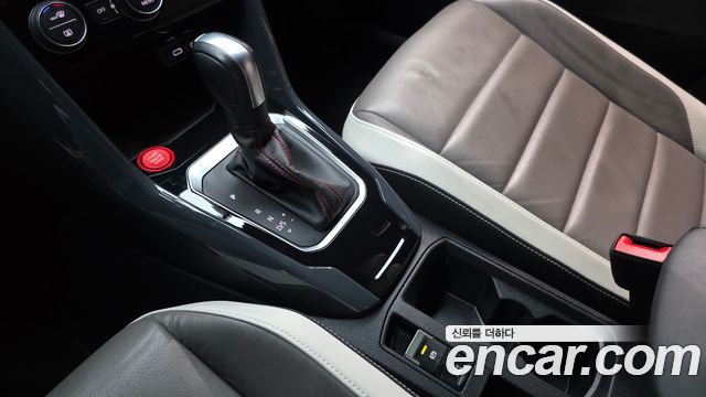 Volkswagen T-Roc 2021 — photo 12