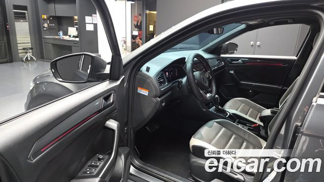 Volkswagen T-Roc 2021 — photo 13