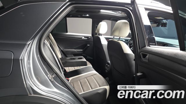 Volkswagen T-Roc 2021 — photo 18