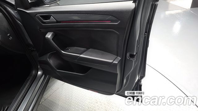 Volkswagen T-Roc 2021 — photo 14