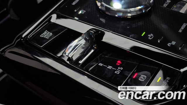 BMW 5-Series 2025 — photo 9
