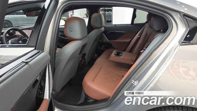 BMW 5-Series 2025 — photo 11