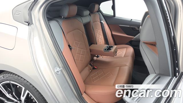 BMW 5-Series 2025 — photo 12