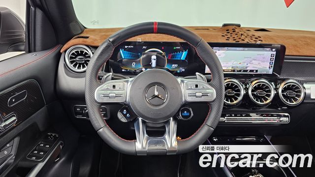 Mercedes-Benz GLB-Class 2022 — photo 19