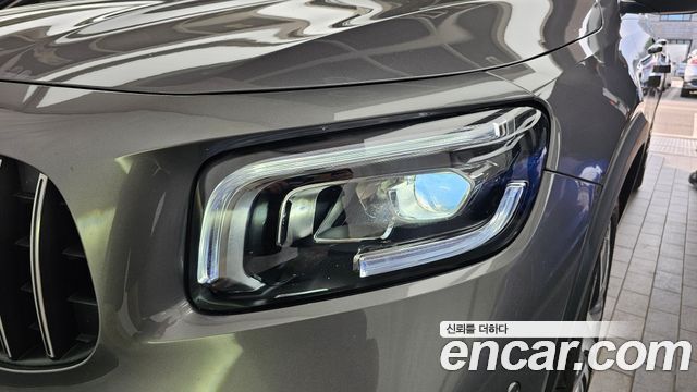 Mercedes-Benz GLB-Class 2022 — photo 8