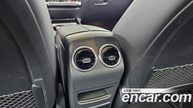 Mercedes-Benz GLB-Class 2022 — photo 31