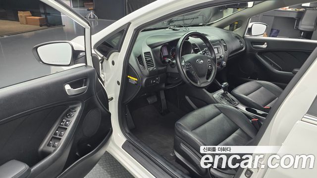 Kia K3 2015 — photo 10