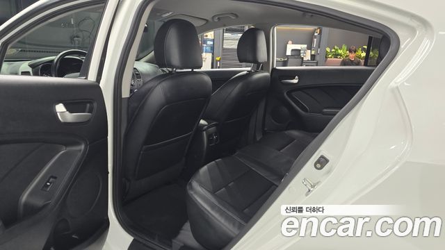 Kia K3 2015 — photo 11