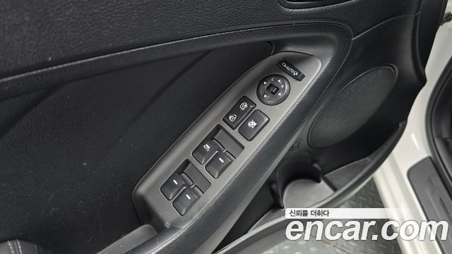 Kia K3 2015 — photo 15