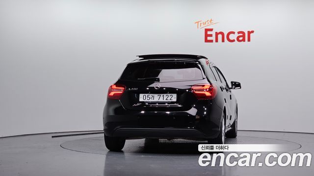 Mercedes-Benz A-Class 2017 — photo 4
