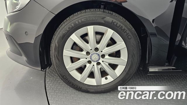Mercedes-Benz A-Class 2017 — photo 5