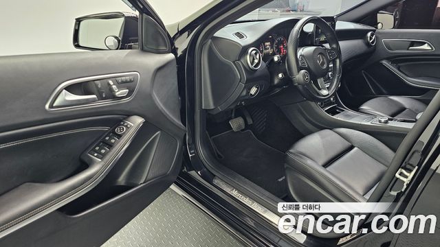 Mercedes-Benz A-Class 2017 — photo 10