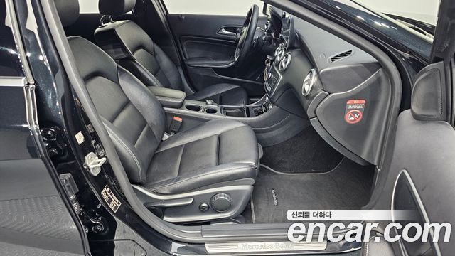 Mercedes-Benz A-Class 2017 — photo 12