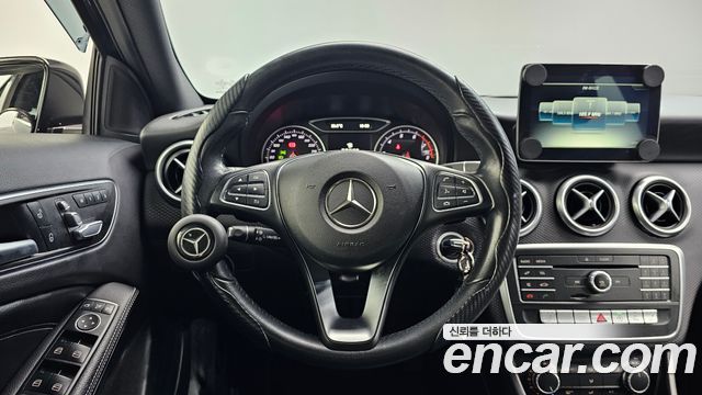 Mercedes-Benz A-Class 2017 — photo 14