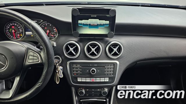 Mercedes-Benz A-Class 2017 — photo 19