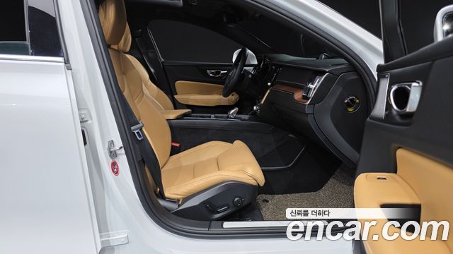 Volvo S60 2021 — photo 11